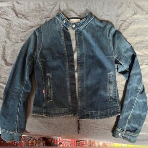 Levi’s woman biker style denim jacket, size large